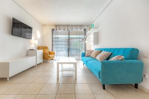 A seating area at Cozy Holiday Home 1 Bed 2 Bath Balcon Los Gigantes