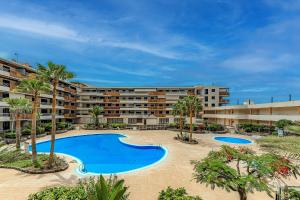 The swimming pool at or close to Cozy Holiday Home 1 Bed 2 Bath Balcon Los Gigantes