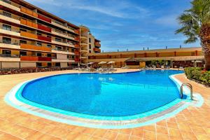 The swimming pool at or close to Cozy Holiday Home 1 Bed 2 Bath Balcon Los Gigantes