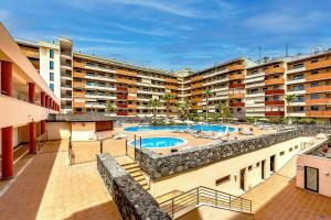 The swimming pool at or close to Cozy Holiday Home 1 Bed 2 Bath Balcon Los Gigantes