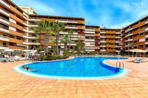 The swimming pool at or close to Cozy Holiday Home 1 Bed 2 Bath Balcon Los Gigantes