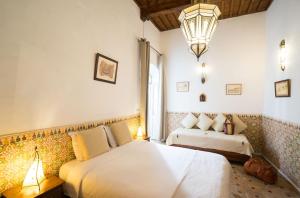 Postel nebo postele na pokoji v ubytování Riad l'Ayel d'Essaouira