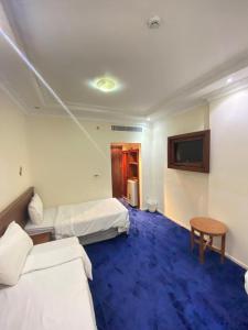 Una cama o camas en una habitación de فندق درة روز Durrat Rose Hotel