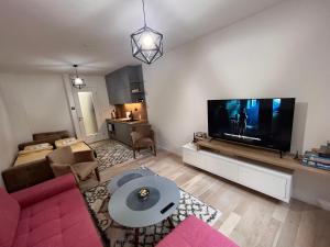 TV o dispositivi per l'intrattenimento presso Srebrna Lisica 98 - Cosy studio appartment, near the ski track