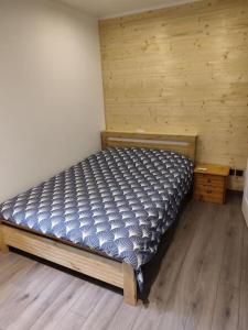 Ένα ή περισσότερα κρεβάτια σε δωμάτιο στο appartement T2 rdj dans maison