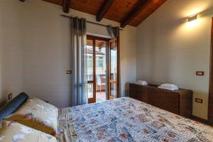 a bedroom with a bed and a door to a balcony at Casa Lilla 1 e 2 in Oristano