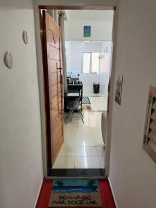 a hallway with a door leading into a room at Apartamento frente ao mar com varanda e piscina in Praia Grande