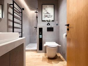 a bathroom with a toilet and a sink at Stylish Urban Retreat In West London in Brentford