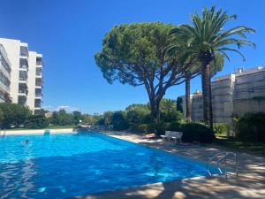 Bazén v ubytovaní Studio 5 minutes Cannes et plages, terrasse, piscine alebo v jeho blízkosti
