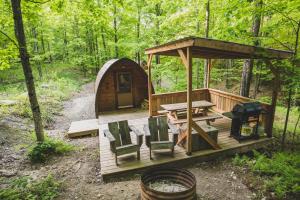 a gazebo with chairs and a picnic table and a grill at Station Chene rouge in Albert Mines