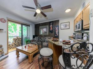 Et opholdsområde på Hunters Lodge + 14 billeder