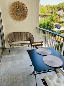 Balkón alebo terasa v ubytovaní Studio 5 minutes Cannes et plages, terrasse, piscine