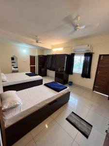 Säng eller sängar i ett rum på Hotel Soft Petal