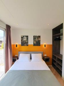 Säng eller sängar i ett rum på Veluwe Home 'De Bosvogel' luxe natuurhuis