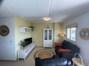 a living room with a couch and a tv at Casa Calida in Sucina