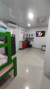 TV a/nebo společenská místnost v ubytování La Roca Coveñas Apartamentos