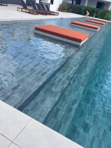 Piscina di Luxury Oceanview 1BR on beach o nelle vicinanze
