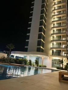 Piscina di Luxury Oceanview 1BR on beach o nelle vicinanze