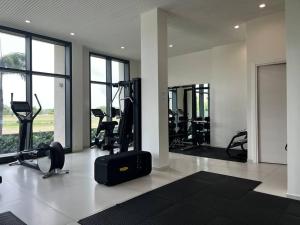Palestra o centro fitness di Luxury Oceanview 1BR on beach