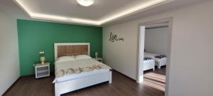 Postel nebo postele na pokoji v ubytování Complex Turistic Perla Trascaului