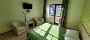 TV a/nebo společenská místnost v ubytování Complex Turistic Perla Trascaului