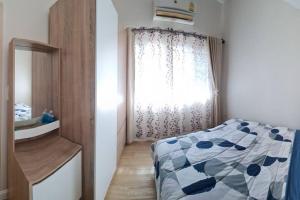 Postel nebo postele na pokoji v ubytování Kalunta hughome Khonkhan