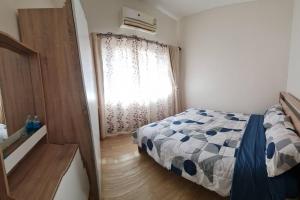 Postel nebo postele na pokoji v ubytování Kalunta hughome Khonkhan