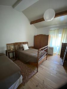 En eller flere senge i et værelse på Casa das Mouriscas