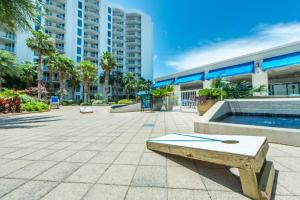 Beautiful Junior near the beach Palms Resort in Destin内部或周边的泳池