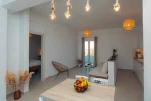 Posezení v ubytování Loukoum House + 30 fotografií