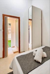 a bedroom with a bed and a large mirror at צימר פרטי בבוגרשוב VIp אופציה לחניה in Tel Aviv
