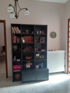 a black book shelf with books on it at Vagelis 2 Nemea apartments in Neméa