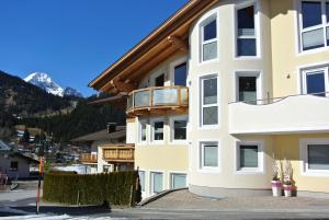 a building with a balcony on the side of it at Haus Kraft in Sankt Martin am Tennengebirge