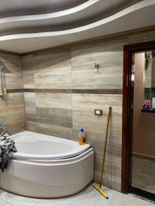 a bathroom with a white tub in a room at حدائق الاهرام in ‘Ezbet `Abd el-Ḥamîd