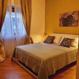 a bedroom with a bed and a window at L' Approdo12 in Bari