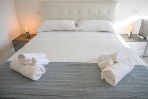 a bedroom with a bed with towels on it at Roma Aurelio appartamento con piscina in Rome