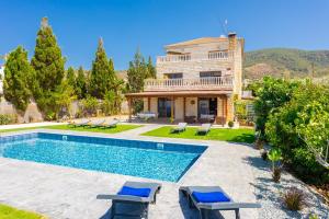 Bazén v ubytování Villa Beach Heaven nebo v jeho okolí