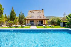 Bazén v ubytování Villa Beach Heaven nebo v jeho okolí
