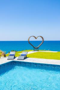 Bazén v ubytování Villa Beach Heaven nebo v jeho okolí