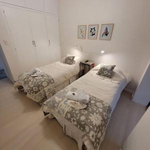 two beds in a small room at TADASANA HOUSE in Ushuaia