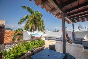 a balcony with a table and chairs and a pool at San Pedro Claver Premiun - Private JACUZZI in Cartagena de Indias