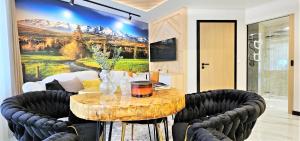 Posezení v ubytování VIP APARTAMENTY Chałubińskiego APART