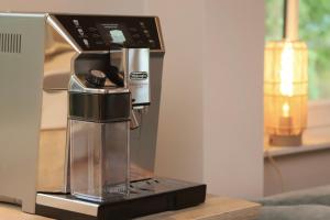 a coffee machine sitting on top of a counter at HaffSide Usedom in Zirchow