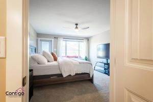 Gallery image of Luxury Retreat, Sleeps 12, AC, Patio, 5 min to YQL in Lethbridge