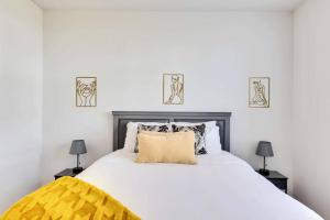 a bedroom with a white bed and two lamps at Charming 1 BR Austin Oasis-Perfect for your vacation! in Kyle