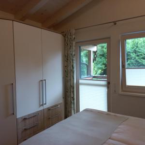 Postel nebo postele na pokoji v ubytování Apartchalet Sisi- including Saalfelden Leogang Card + 17 fotografií