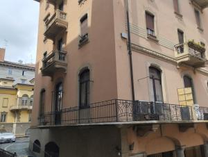 a building with a balcony on the side of it at APARTMENT STAZIONE in Bergamo