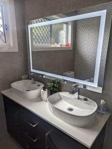 a bathroom with two sinks and a large mirror at Entire House near Brisbane City 2Beds in Brisbane