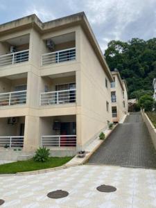 a large building with a road in front of it at Verde e Mar in Angra dos Reis