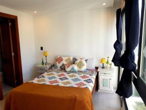 Postel nebo postele na pokoji v ubytování Semipiso Casaverde,con doble vista al mar, frente a la playa!con cochera y balcón terraza